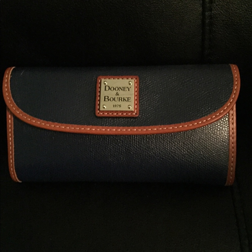 Dooney & Bourke Selleria Continental Clutch